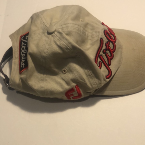 Men’s tan Titleist Pro V1 cap - Picture 4 of 8